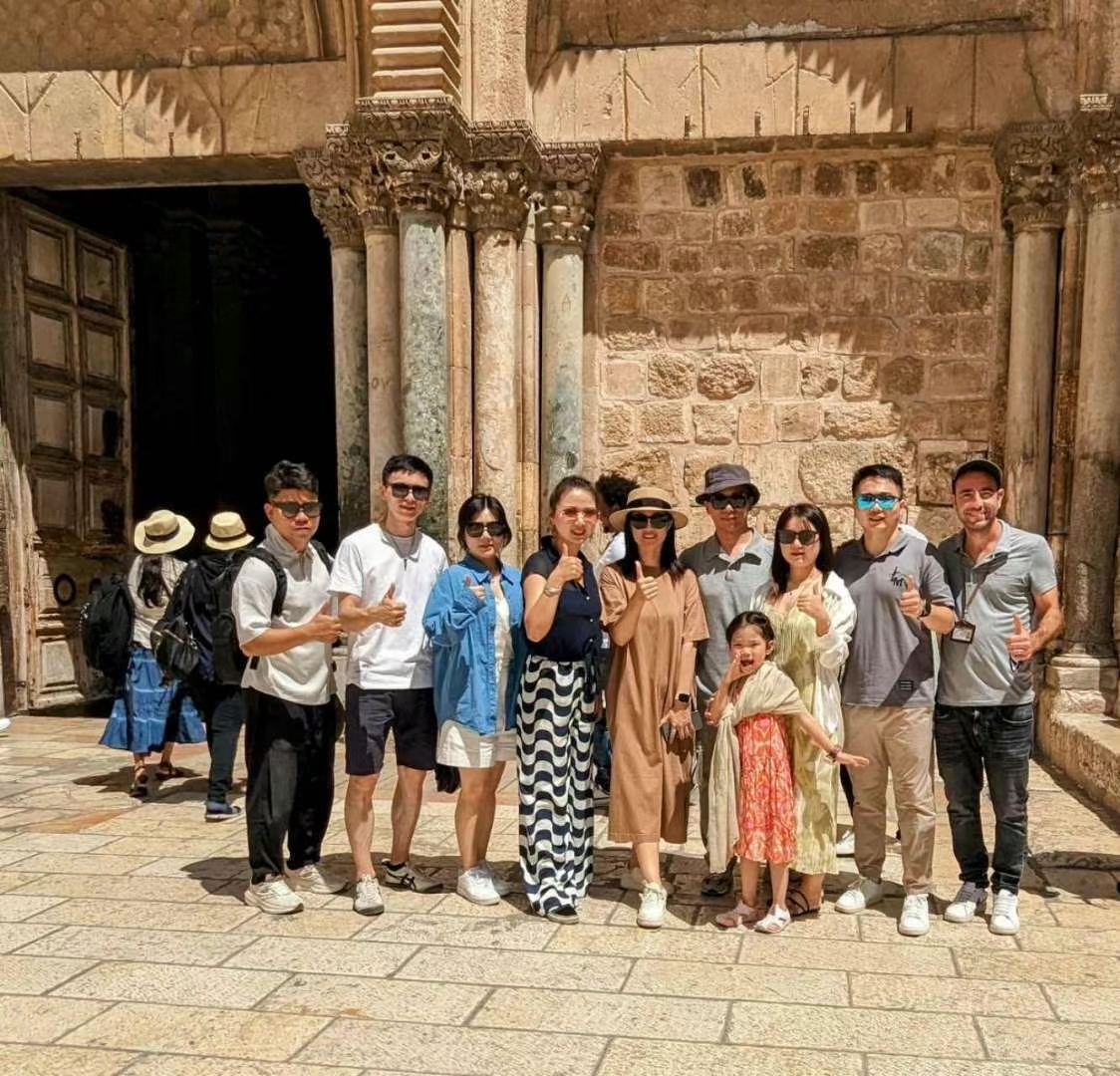 משפחה סינית בכנסיית הקבר
